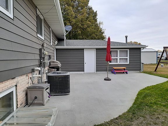 4th image of 313 Clark Ave