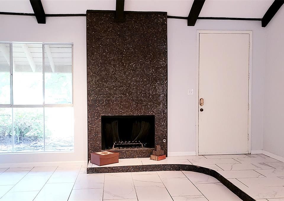 1st image of 323 Whitecap Dr