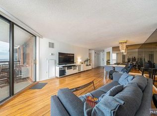 1908 Harmon Cv, Secaucus, NJ 07094