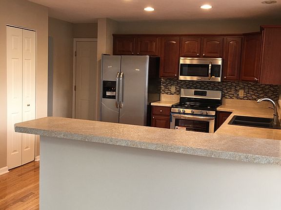 5th image of 102 Golden Meadows Way