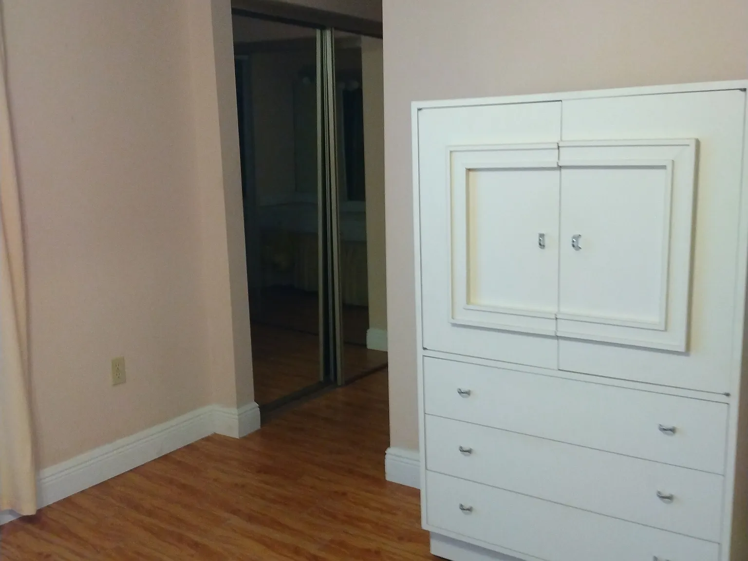 1 bed, 2.5 bath, 1380 sqft, $950 — Photo 2