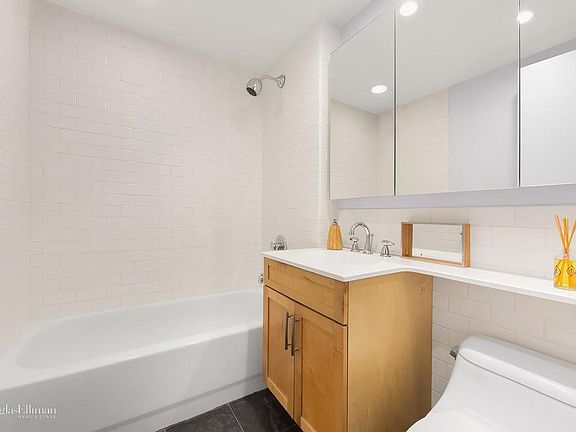 5th image of 516 W 47th St APT N4a