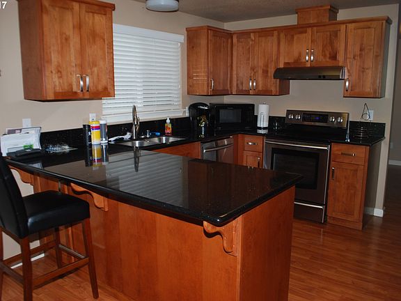 3rd image of 15901 NE Hickory St