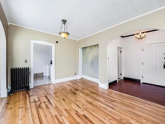 3rd image of 1329 W Addison St APT 3A