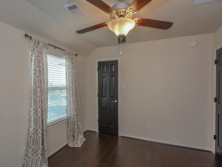 6490 Calgary Woods Ln — Photo 26