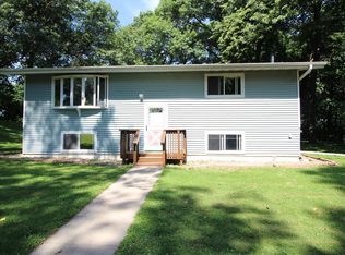 2606 Big Bend Rd, Ely, IA 52227