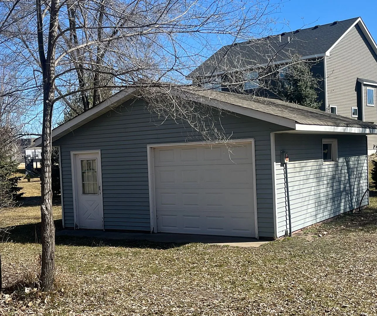 4 bedroom 2.5 Bathrooms — Photo 2