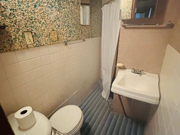 21023 Sunnydale St, Saint Clair Shores, MI 48081