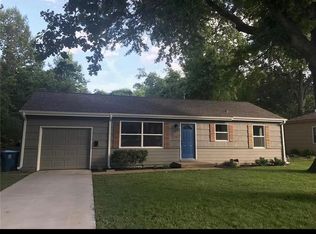 7601 Colonial Dr, Prairie Village, KS 66208