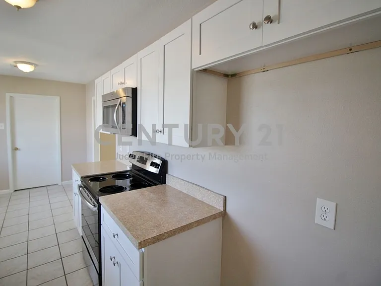 821 Rea Ave — Photo 17