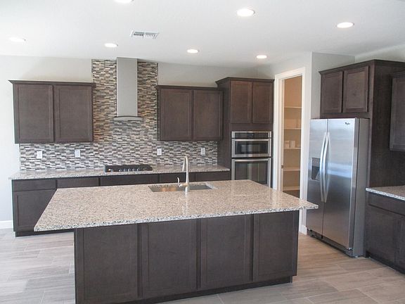 Kitchen w/all appliances