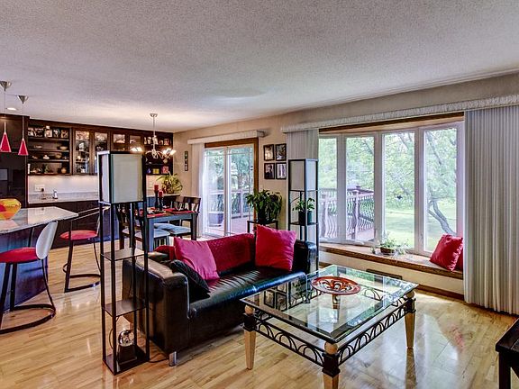 4th image of 298 Betty Ln