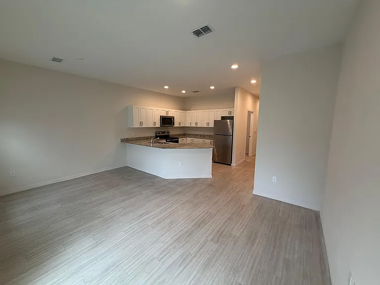 2124 Penny Ln — Photo 2