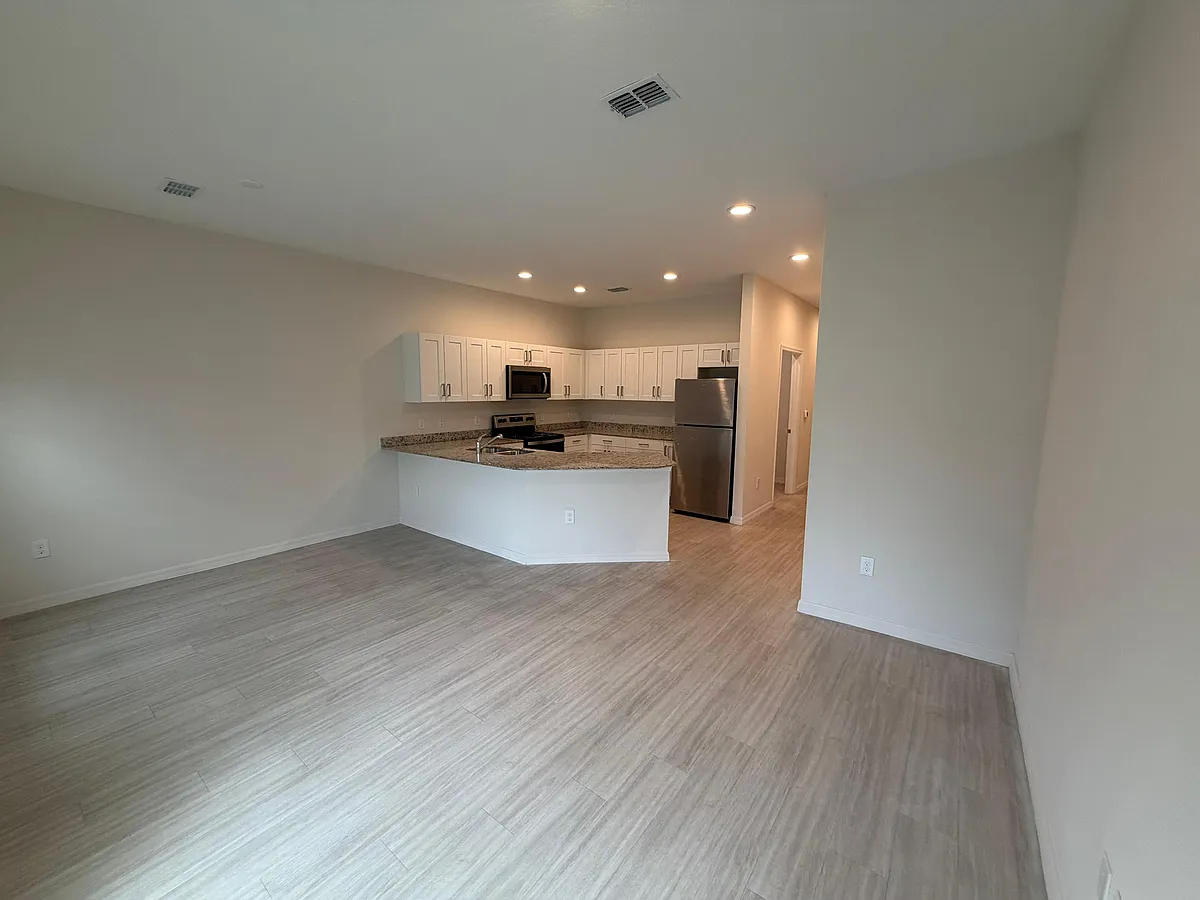 Building Photo - 2124 Penny Ln