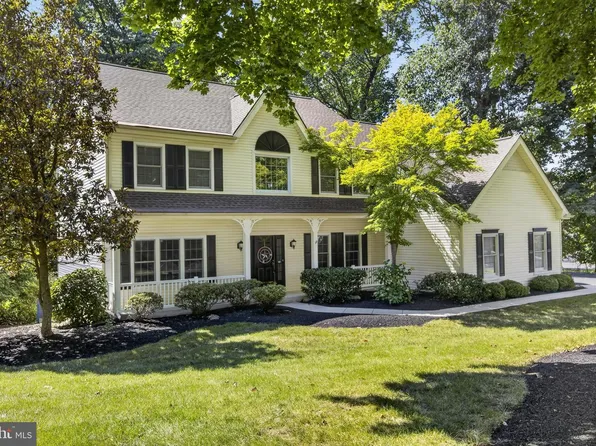 11 Sullivan Chase Dr, Avondale, PA 19311