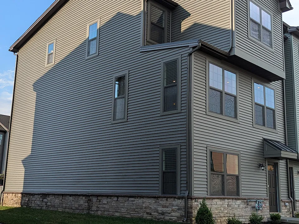 335 E Cochran St