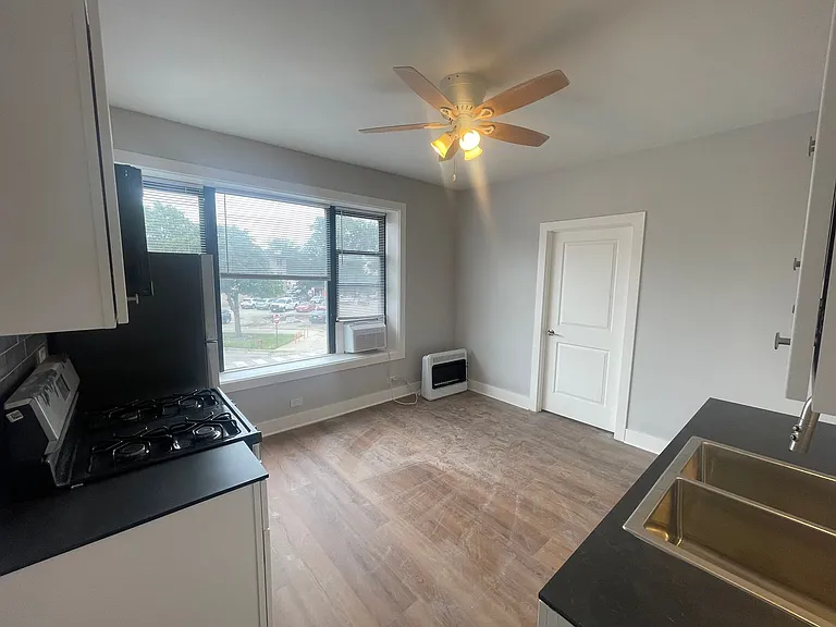 4393 N Elston — Photo 3