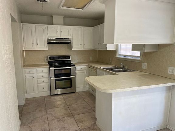 3rd image of 8025 Bonnie Cir