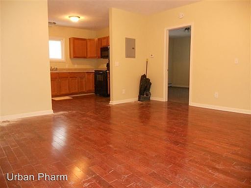 3rd image of 116 Caledonia St NE