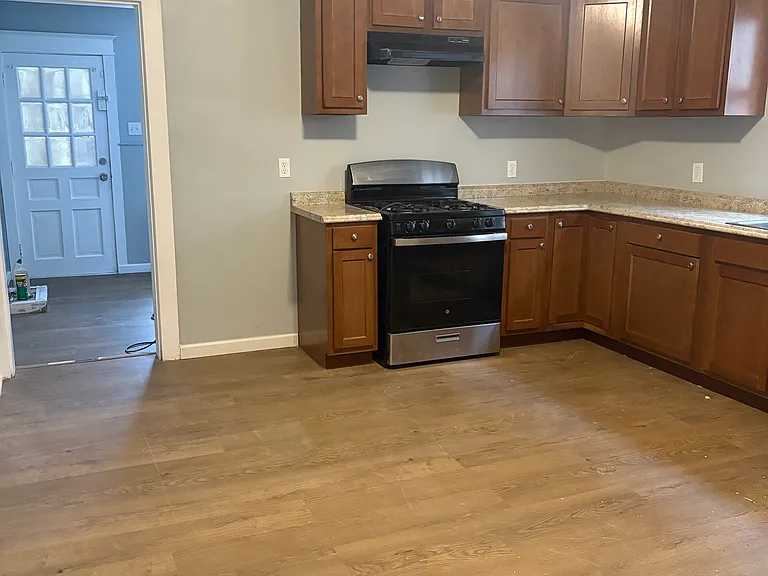 220 Phillips Ave — Photo 8