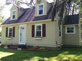 5122 Pleasant Valley Rd, Brighton, MI 48114