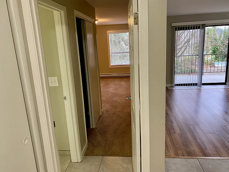 390 Rencliffe Apartments — Photo 7