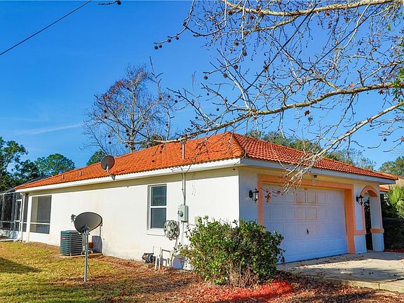 3rd image of 32 Philmont Ln