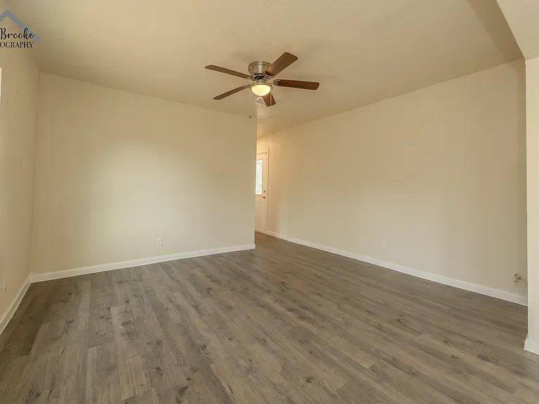 102 Paradise St — Photo 18