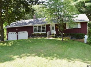 3 Ponderosa Dr, Halfmoon, NY 12065