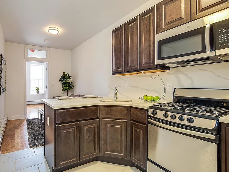 33 Hancock Ave #3R — Photo 2