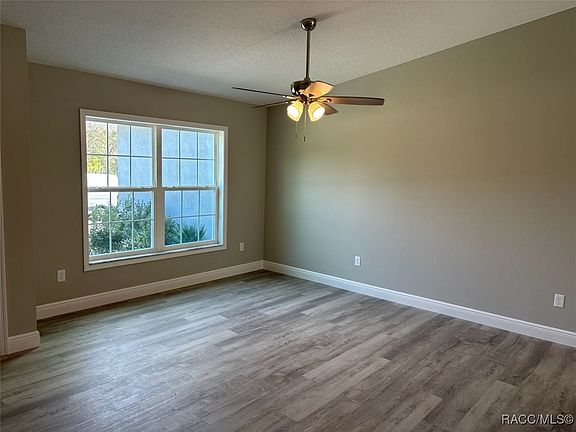 5th image of 3057 W Marie Dr