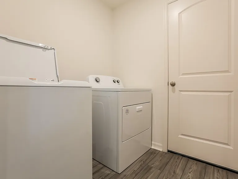 5725 Centro Ave — Photo 14