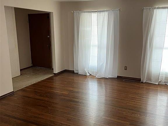 3rd image of 4428 Papal Dr