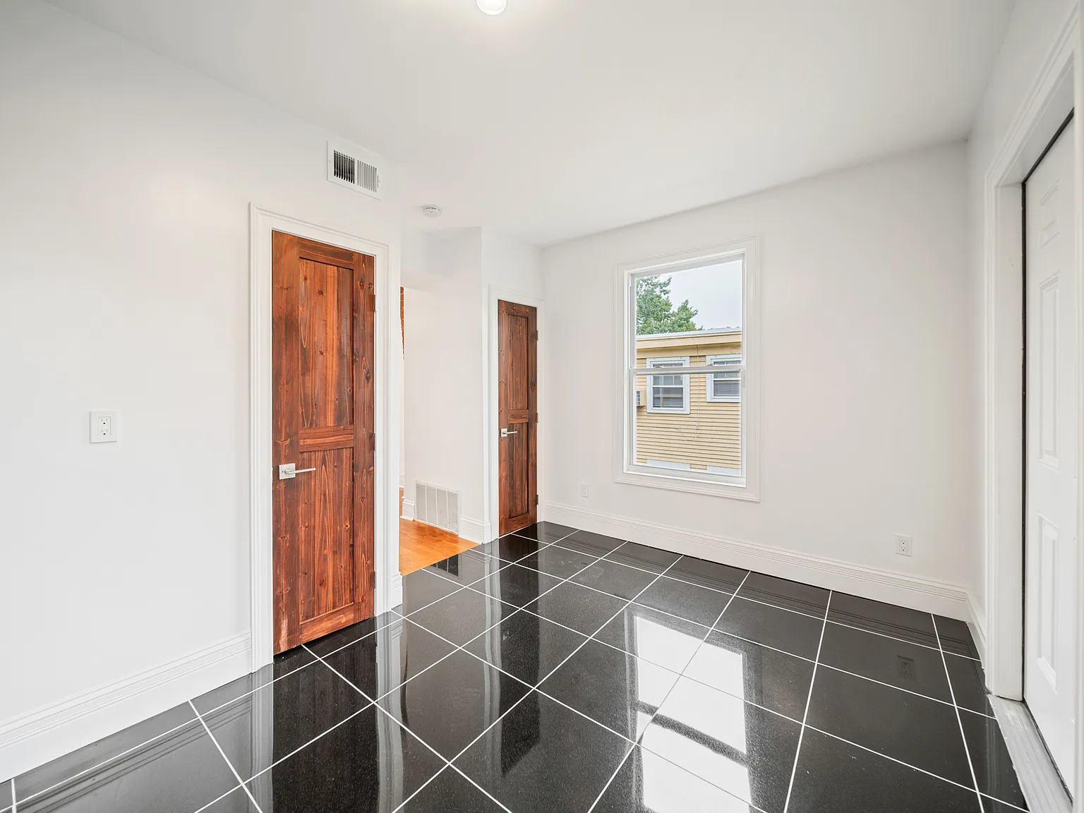 Studio, 450 sqft, $1,550 — Photo 4