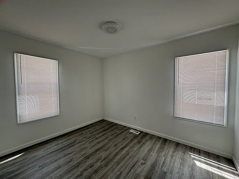 560 E Kalama Ave — Photo 3