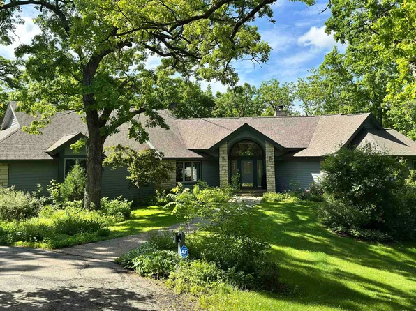 7 Colony Ct, Galena, IL 61036