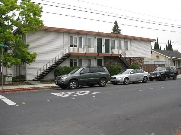 2nd image of 275 Stambaugh St APT 2