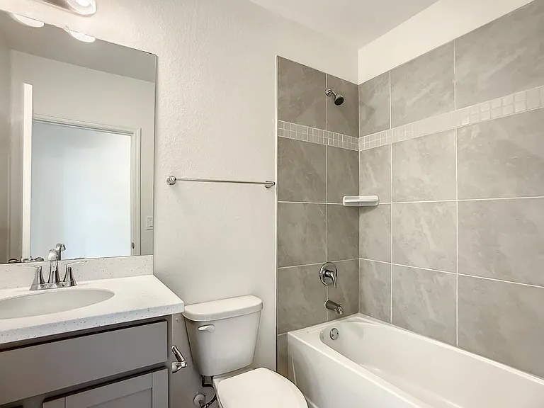 736 SW 5th St — Photo 14