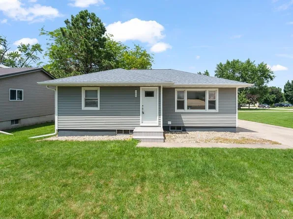 105 W Williams St, Dunkerton, IA 50626