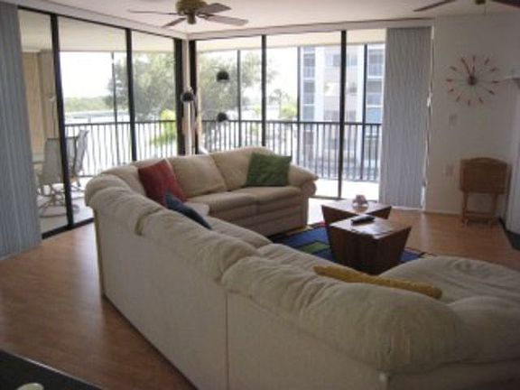 3rd image of 25875 Hickory Blvd APT 302
