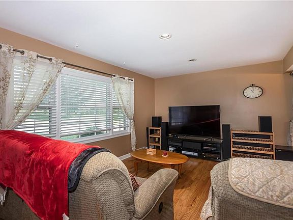 3rd image of 9901 Oakdell Dr