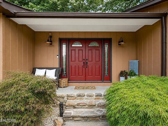 2nd image of 612 Laurel Valley Rd