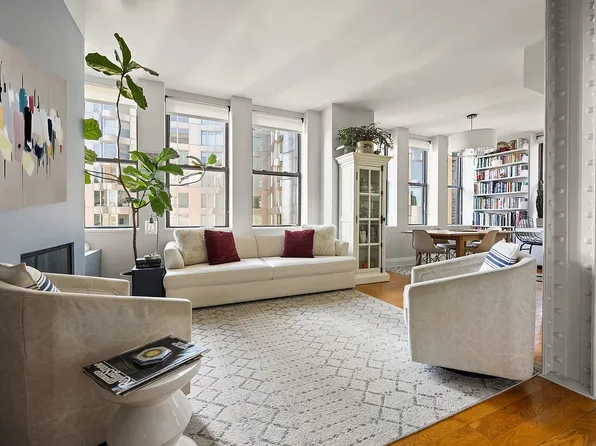 150 Nassau St APT 17D, New York, NY 10038