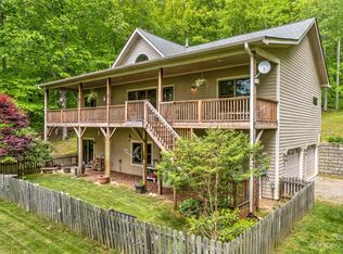 217 Chestnut Forest Rd, Fairview, NC 28730