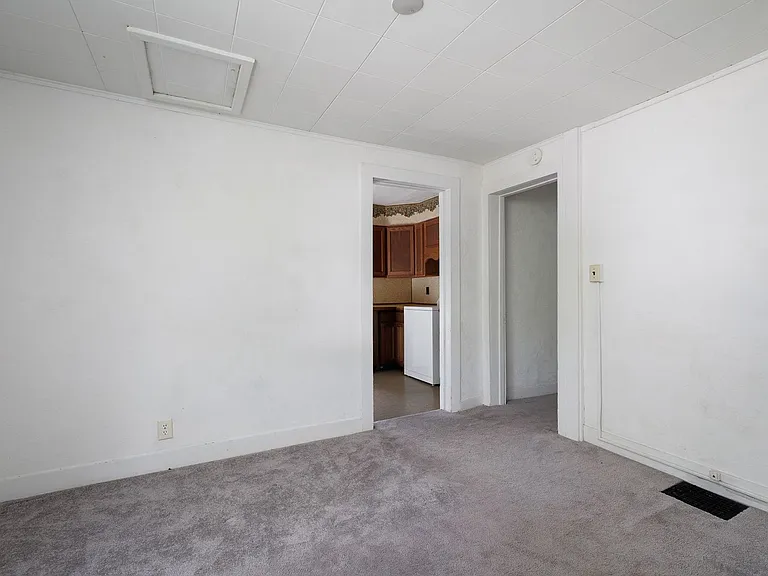427 Flower Ave E — Photo 24