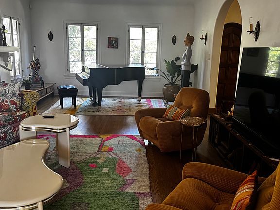 2nd image of 4962 Los Feliz Blvd