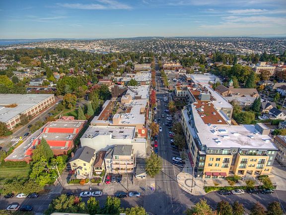 Howe St and Queen Anne Ave