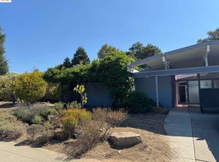 5667 Greenridge Rd, Castro Valley, CA 94552