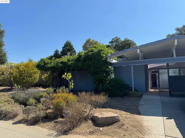5667 Greenridge Rd, Castro Valley, CA 94552