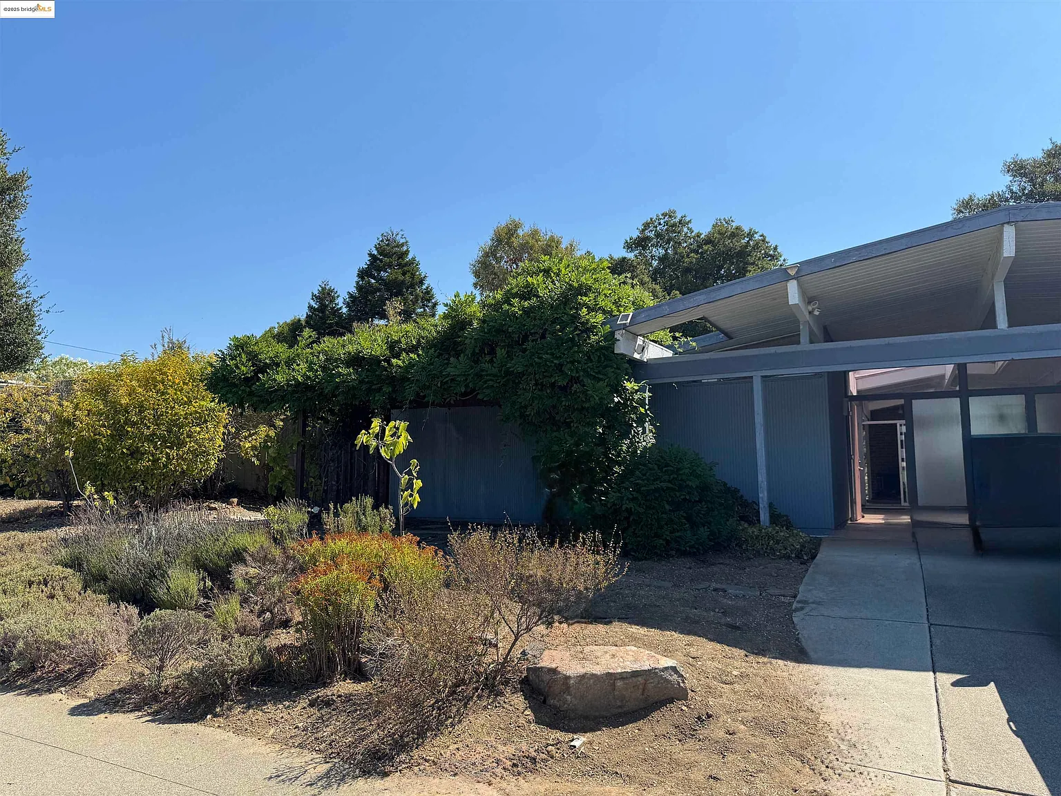 5667 Greenridge Rd photo 1